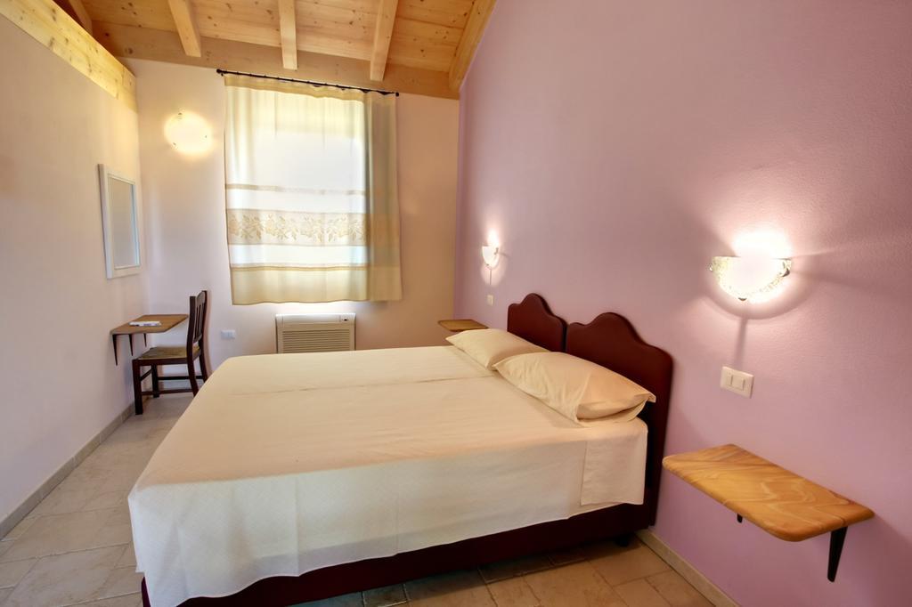 La Corte Dei Rei Aparthotel Castiadas Rum bild