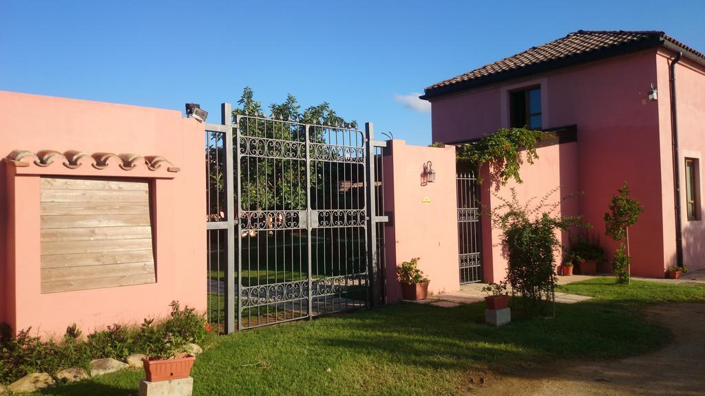 La Corte Dei Rei Aparthotel Castiadas Exteriör bild