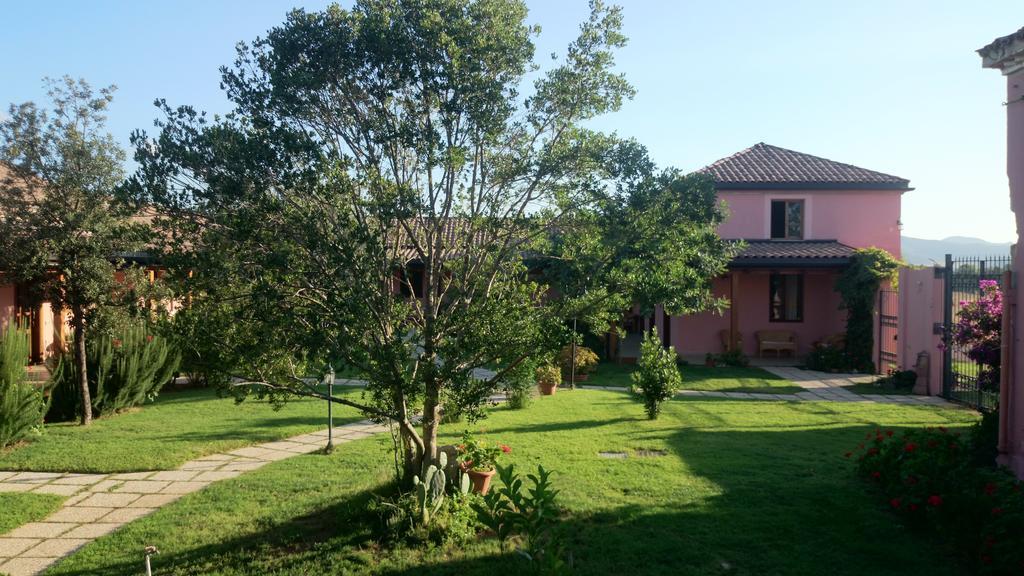 La Corte Dei Rei Aparthotel Castiadas Exteriör bild