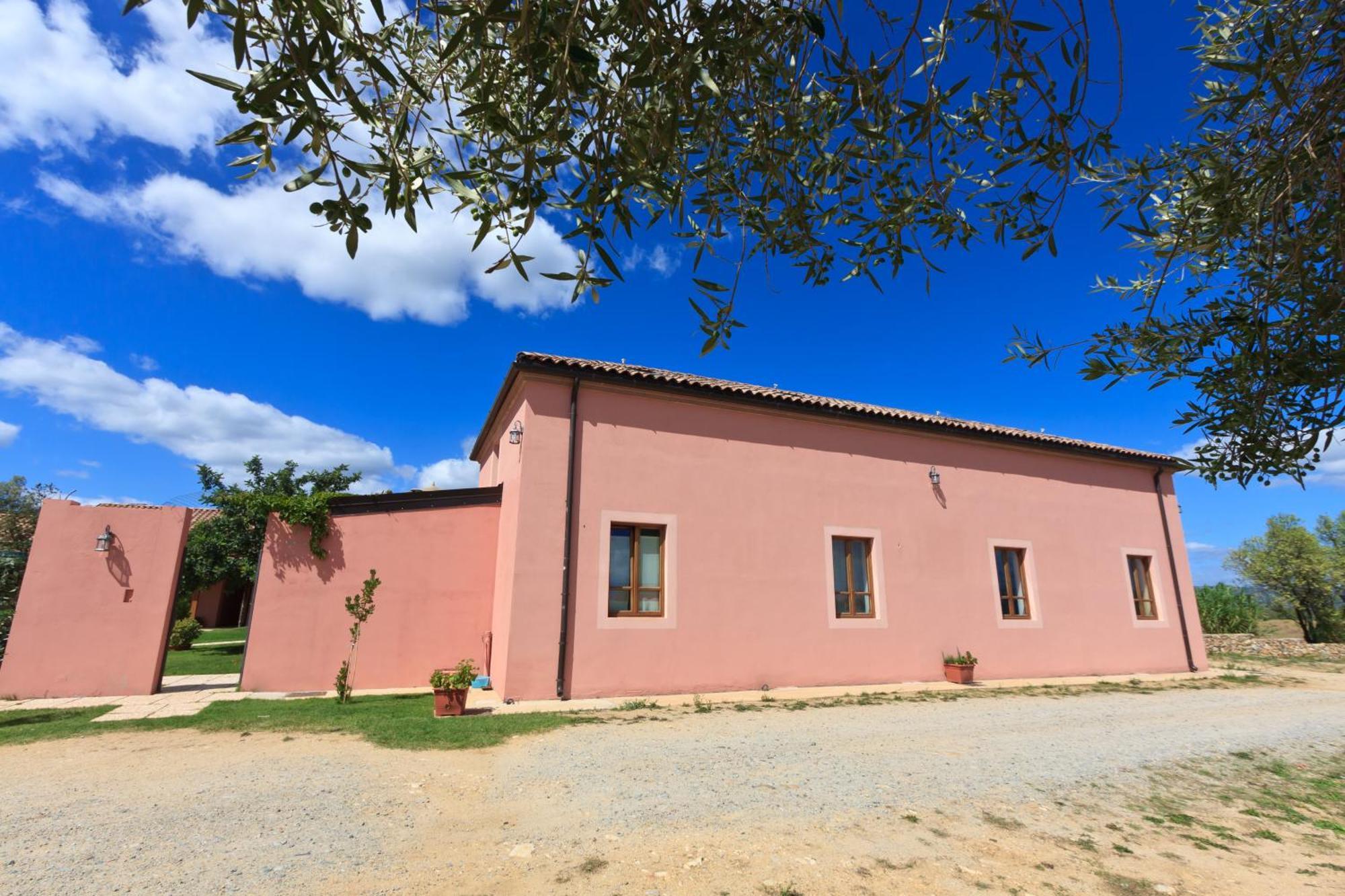 La Corte Dei Rei Aparthotel Castiadas Exteriör bild
